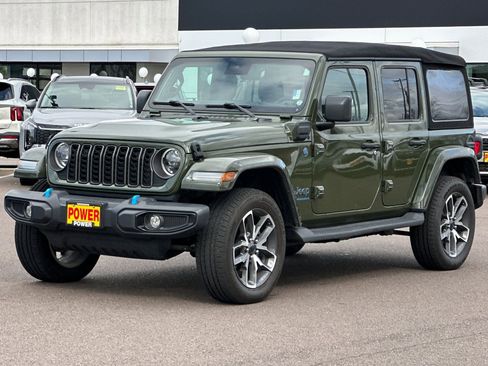 Used 2024 Jeep Wrangler Unlimited w/ Technology Group image 8