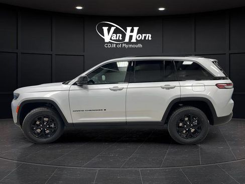 New 2026 Jeep Grand Cherokee Altitude image 6