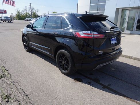 Used 2024 Ford Edge SEL w/ Convenience Package AWD/4WD image 3
