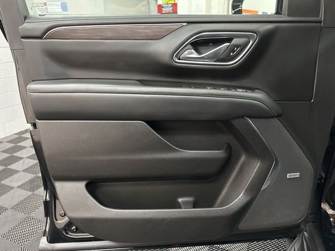 Used 2024 Chevrolet Suburban LT image 18