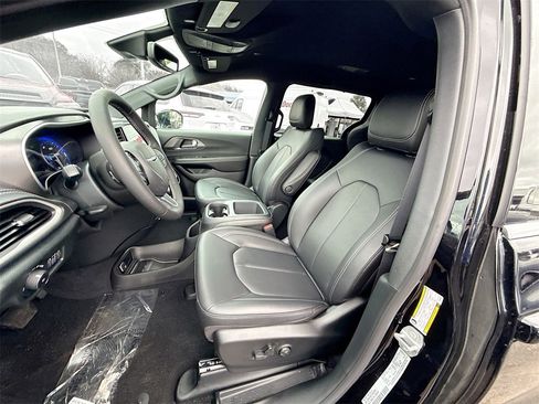 New 2026 Chrysler Pacifica Select image 22