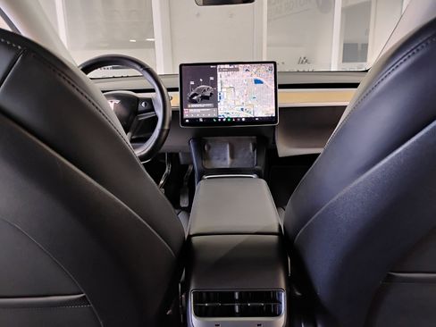 Used 2021 Tesla Model Y 2WD image 12