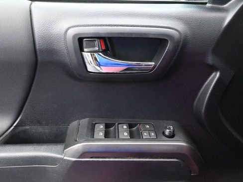 Used 2020 Toyota Tacoma TRD Off-Road image 16