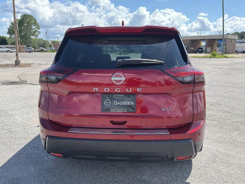 Used 2024 Nissan Rogue SV w/ SV Premium Package FWD image 6