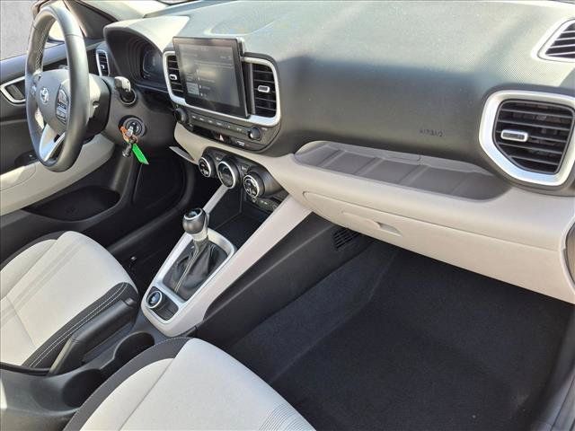 Used 2023 Hyundai Venue SEL FWD image 18