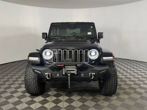 Used 2025 Jeep Wrangler Unlimited Sahara AWD/4WD image 3