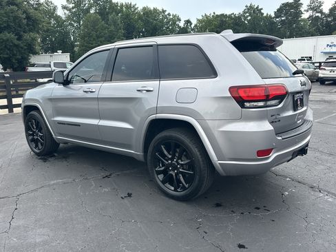 Used 2020 Jeep Grand Cherokee Altitude AWD/4WD image 6
