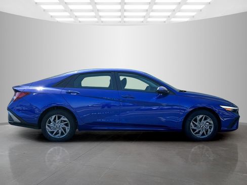 New 2025 Hyundai Elantra Blue image 3