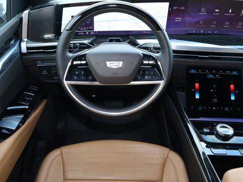 Used 2025 Cadillac Escalade Premium Luxury image 9