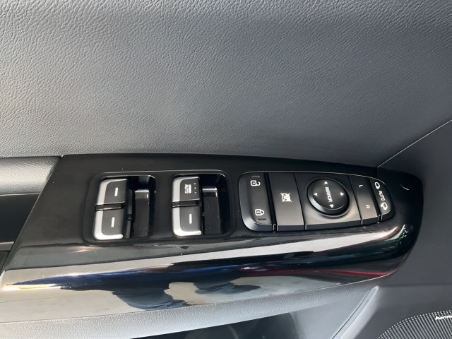 Used 2020 Kia Sportage EX w/ EX Technology Package FWD image 5