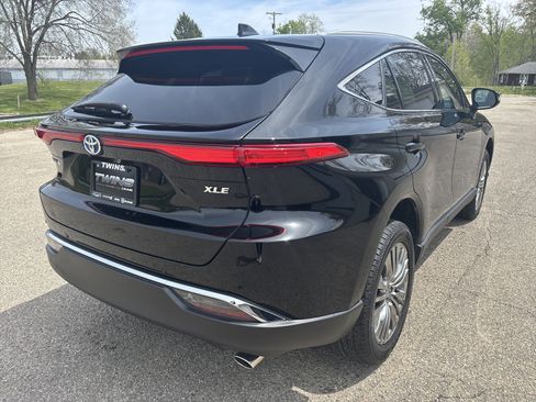 Used 2023 Toyota Venza XLE AWD/4WD image 3