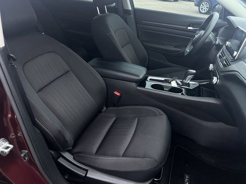Used 2024 Nissan Altima 2.5 SV image 17