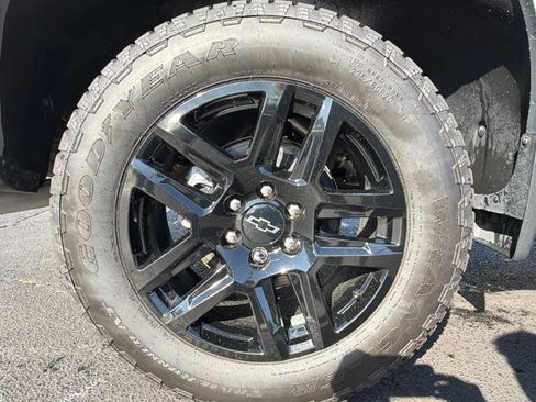 Used 2025 Chevrolet Silverado 1500 Custom image 4