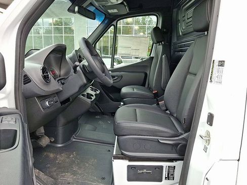 Used 2025 Mercedes-Benz Sprinter 2500 image 12
