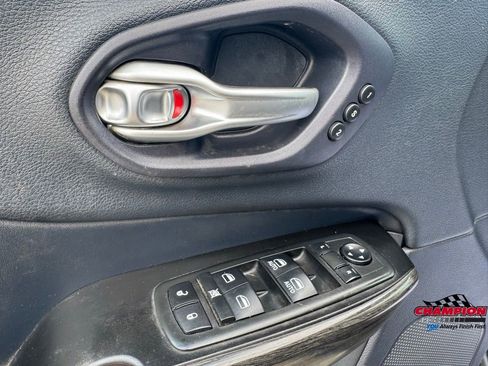 Used 2014 Jeep Cherokee Limited w/ Technology Group image 18