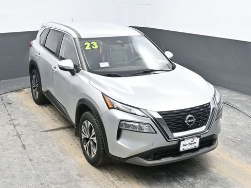 Used 2023 Nissan Rogue SV image 16