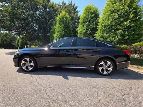 Used 2018 Honda Accord EX image 2