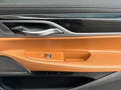 Used 2020 BMW 740i w/ Premium Package image 18