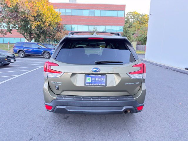 Used 2022 Subaru Forester Premium AWD/4WD image 5