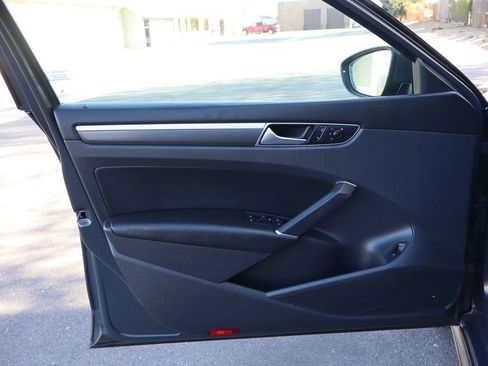 Used 2018 Volkswagen Passat 2.0T R-Line image 23