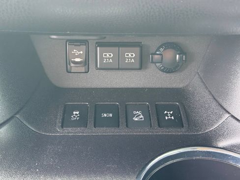 Used 2019 Toyota Highlander XLE AWD/4WD image 25