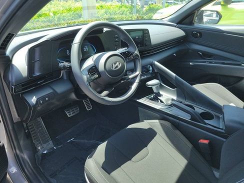 Certified 2025 Hyundai Elantra Sport FWD image 11