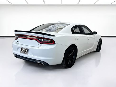 Used 2017 Dodge Charger R/T w/ Navigation & Travel Group RWD image 4