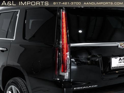 Used 2019 Cadillac Escalade Luxury image 33