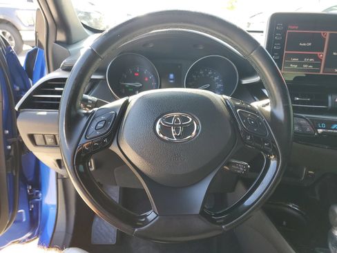 Used 2019 Toyota C-HR XLE FWD image 16
