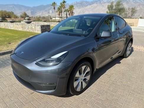 Used 2023 Tesla Model Y Long Range AWD/4WD image 4