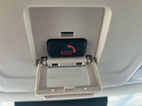 Used 2021 Toyota Corolla LE FWD image 18