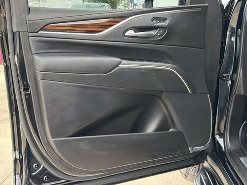 Used 2023 Cadillac Escalade Premium Luxury RWD image 11
