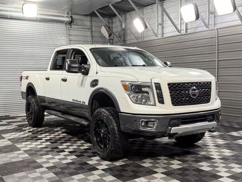 Used 2018 Nissan Titan PRO-4X w/ Pro-4x Convenience Package image 4