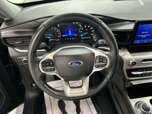 Used 2022 Ford Explorer XLT w/ Class IV Trailer Tow Package AWD/4WD image 4