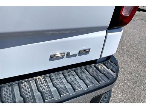 Used 2023 GMC Sierra 1500 SLE AWD/4WD image 22