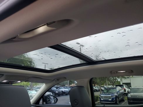 Used 2023 Buick Envision Essence w/ Sport Touring Package image 15