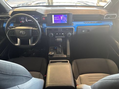 Used 2025 Toyota Tacoma TRD Off-Road AWD/4WD image 32