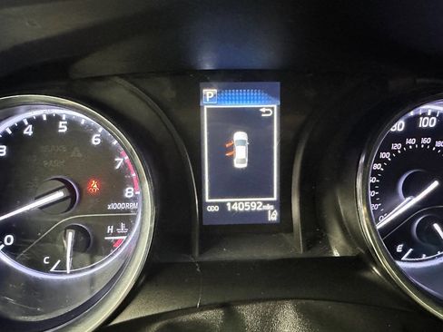 Used 2020 Toyota Camry SE image 18