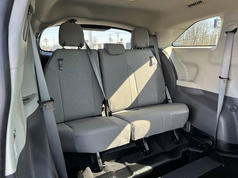 Used 2024 Toyota Sienna LE image 12