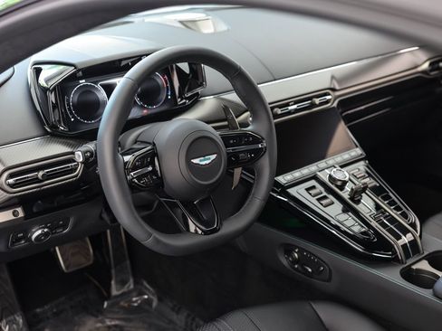 New 2025 Aston Martin V8 Vantage Coupe image 5