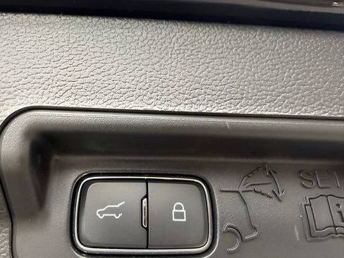 Used 2023 Ford Explorer ST-Line AWD/4WD image 12