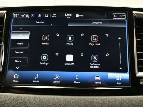 Certified 2024 Chrysler Pacifica Touring-L FWD image 44