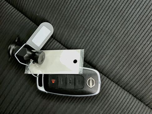 Used 2025 Nissan Sentra SV FWD image 36