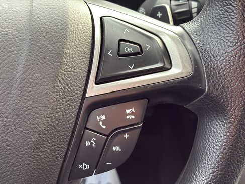 Used 2020 Ford Fusion SE AWD/4WD image 35