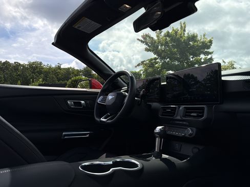 Used 2025 Ford Mustang Convertible RWD image 64