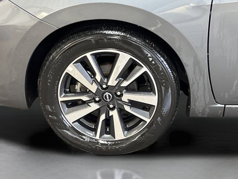 Used 2025 Nissan Versa SV image 9