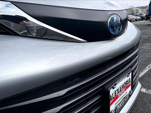 Used 2025 Toyota Sienna XLE w/ XLE Plus Package image 30