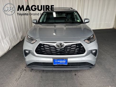 Used 2024 Toyota Highlander XLE AWD/4WD image 34