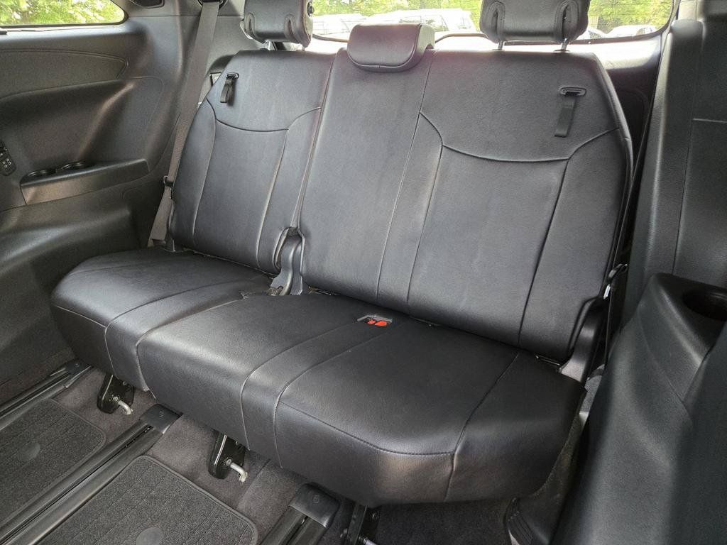 Used 2025 Toyota Sienna XSE w/ XSE Premium Package FWD image 19