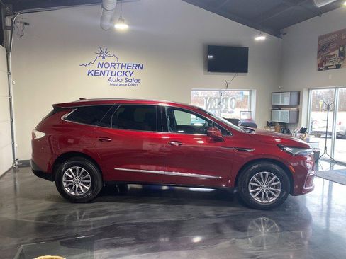 Used 2024 Buick Enclave Premium image 2